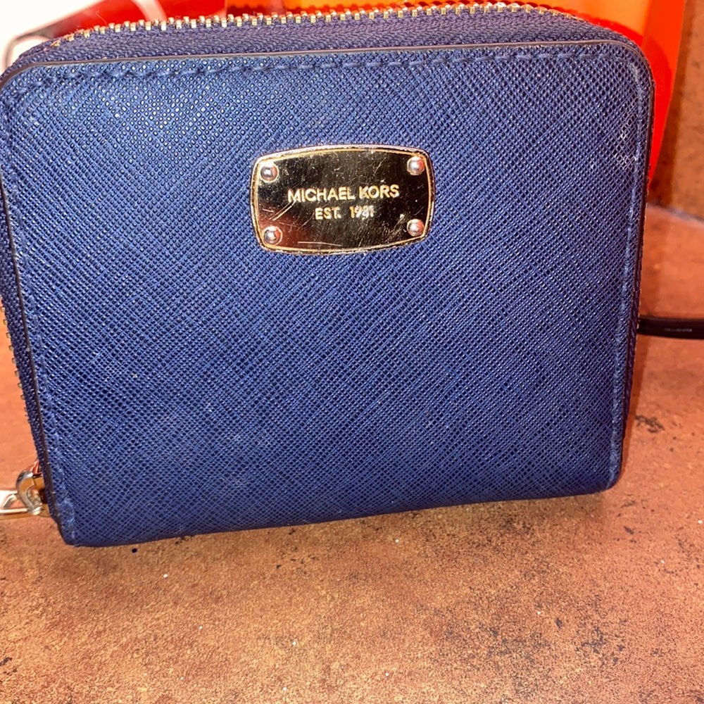 Michael Kors Blue Wallet Sleek and Stylish